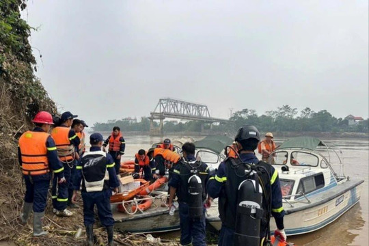 Tìm thấy nạn nhân thứ hai vụ sập cầu Phong Châu