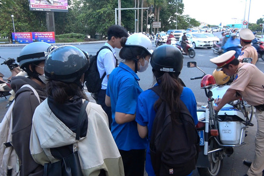 Ra quân xử lý học sinh vi phạm pháp luật về trật tự an toàn giao thông
