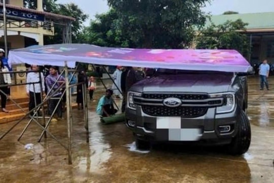 Lùi xe bất cẩn, tông 1 học sinh tử vong