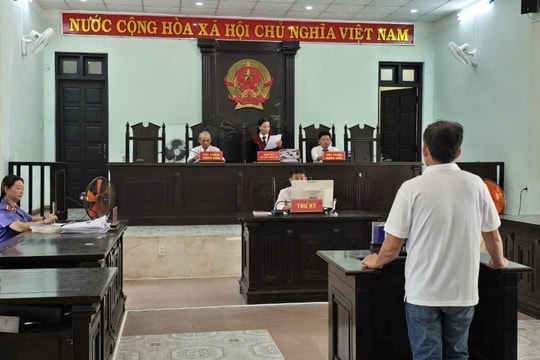Thuê người sử dụng máy móc khai thác đá lậu