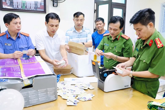 Triệt phá đường dây làm giả con dấu, tài liệu quy mô lớn