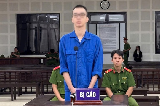 Nhân viên ngân hàng “dỏm” lừa tiền bạn gái