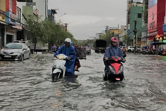 Quảng Nam: Học sinh nghỉ học trước mưa lũ