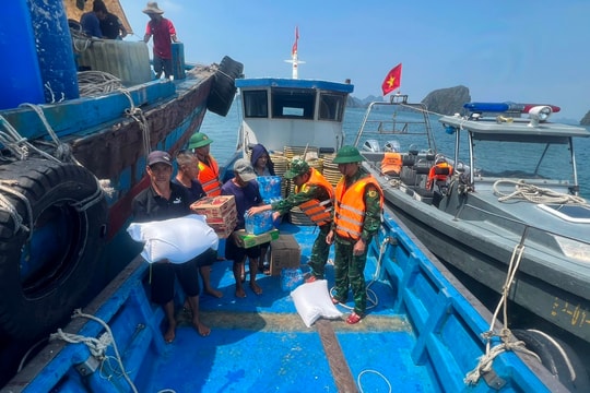 Đồn Biên phòng Hạ Long ứng cứu thuyền viên gặp nạn
