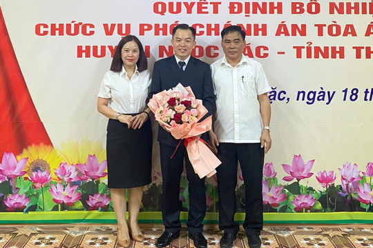 Trao Quyết định bổ nhiệm Phó Chánh án TAND huyện Ngọc Lặc