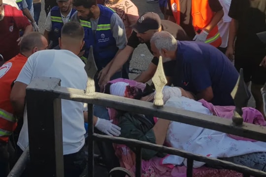 Hình ảnh kinh hoàng trong bệnh viện Lebanon sau vụ máy nhắn tin phát nổ