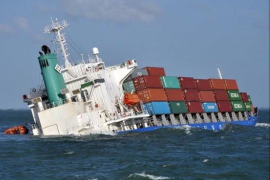 Quảng Nam: Khẩn trương ứng cứu 8 thuyền viên chìm tàu