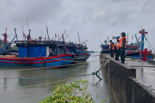 TT-Huế: Toàn bộ tàu thuyền vào bờ tránh trú an toàn