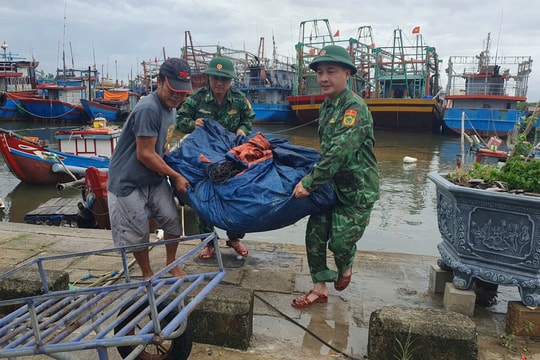 Mưa lớn ở Quảng Trị, tất bật công tác chuẩn bị ứng phó bão