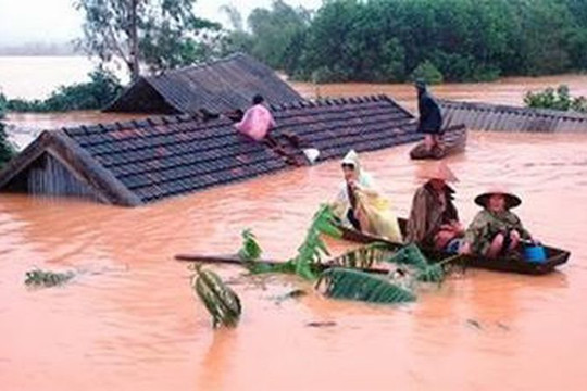 Hành vi không chuyển, chuyển không đủ tiền ủng hộ đồng bào bị bão lũ sẽ bị xử lý như thế nào?