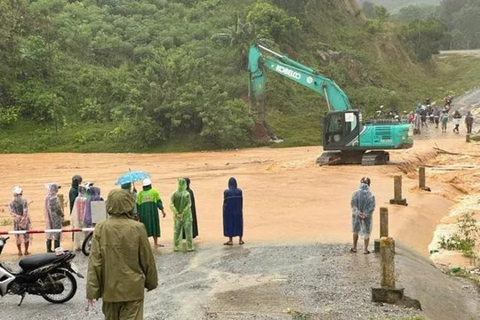 Quảng Trị: Mưa lớn gây chia cắt, sơ tán gần 1.100 hộ dân