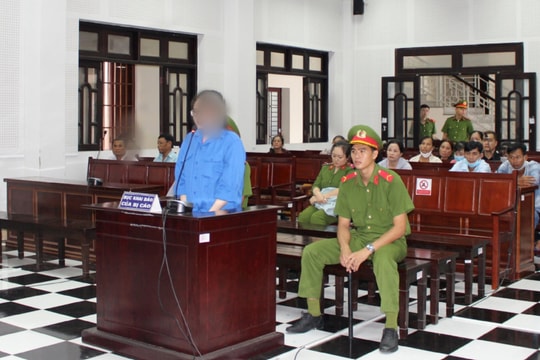 Nữ nhân viên công ty tài chính lừa đảo chiếm đoạt tài sản