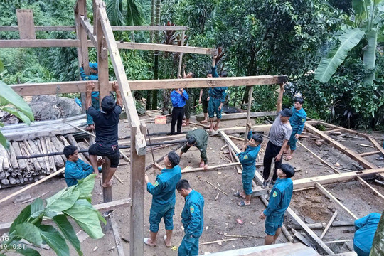 Di dời nhiều hộ dân miền núi Quảng Nam do mưa lớn