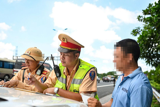 Thủ tướng ra chỉ thị yêu cầu xử lý nghiêm cán bộ, công chức, lực lượng vũ trang vi phạm nồng độ cồn