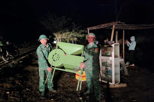 Xuất hiện vết nứt sâu trên đồi, sơ tán khẩn cấp cả thôn