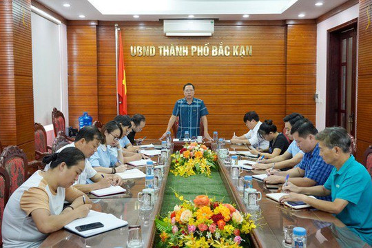 Hàng chục học sinh, giáo viên tiêu chảy sau bữa trưa