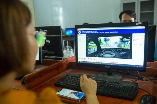 Tự học lý thuyết thi GPLX tại nhà: Phù hợp với thực tế tại Việt Nam?