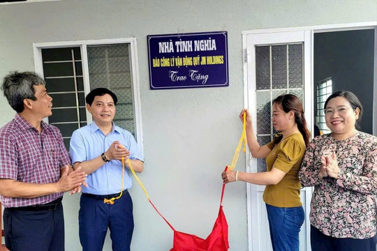 Báo Công lý trao nhà tình nghĩa cho các gia đình có hoàn cảnh khó khăn tại tỉnh Sóc Trăng