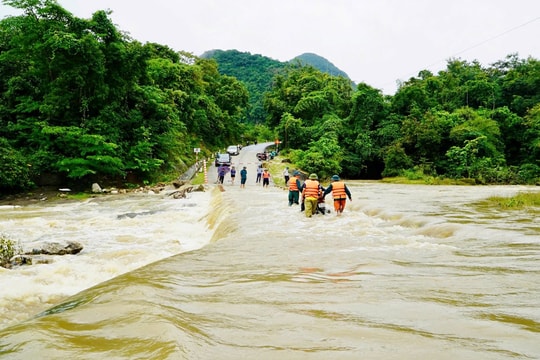 Nghệ An: mưa lớn kéo dài, nhiều huyện miền núi bị ngập lụt, sạt lở