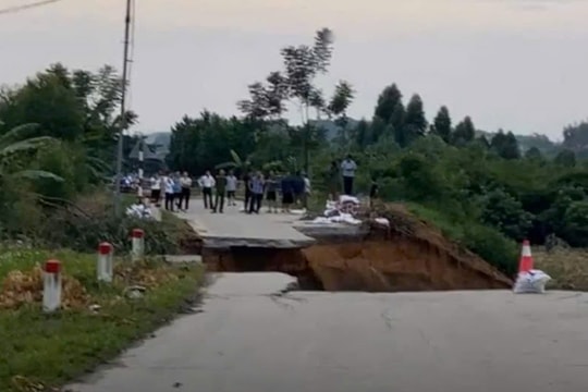 Phú Thọ: Sạt lở đê do ảnh hưởng của mưa lũ