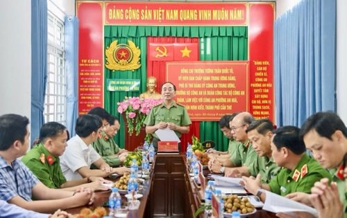 Thứ trưởng Trần Quốc Tỏ thăm làm việc với Công an xã, phường tại TP. Cần Thơ