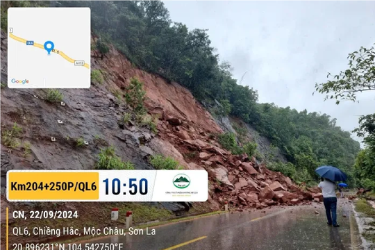 Sạt lở gây ách tắc Quốc lộ 6 qua Mộc Châu