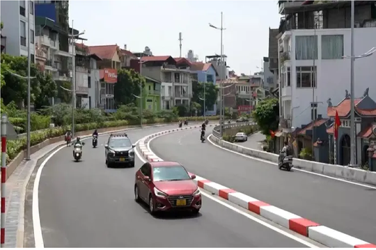 Hà Nội: Phân luồng giao thông trên tuyến đường Âu Cơ
