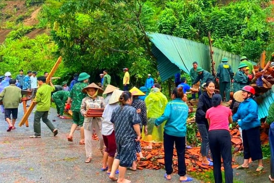 Nghệ An: Di dời nhiều hộ dân trước nguy cơ sạt lở đến nơi an toàn