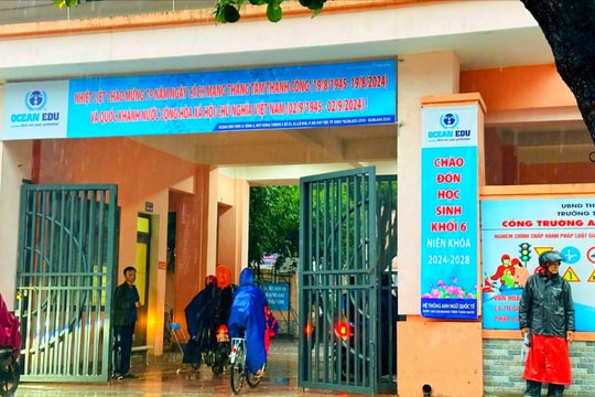 Nghệ An: Nhiều trường cho học sinh nghỉ học vì mưa lớn