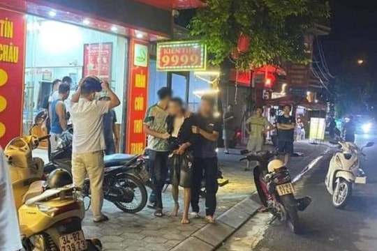 Vây bắt nhanh nghi phạm cầm dao đi cướp tiệm vàng