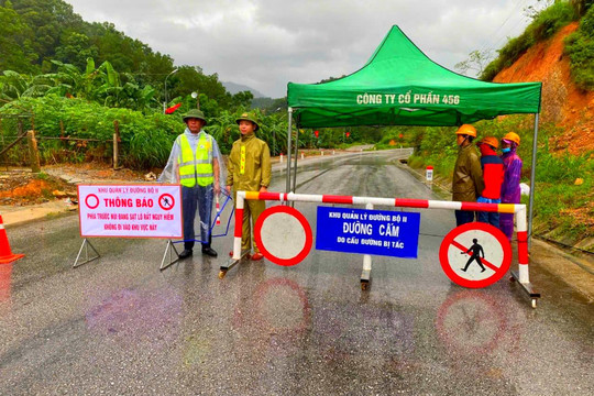 Hà Tĩnh: Học sinh nghỉ học, đường đi Cửa khẩu quốc tế Cầu Treo bị sạt lở do mưa lớn