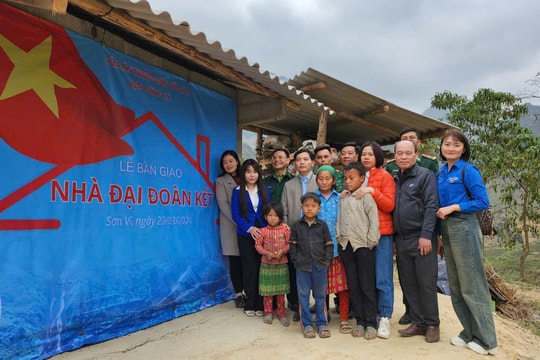 Ấm áp nghĩa tình nơi biên cương Tổ quốc