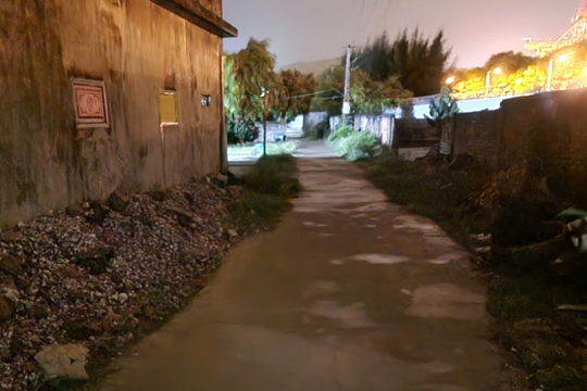 Hàng xóm dùng gậy tre, ống sắt đánh nhau