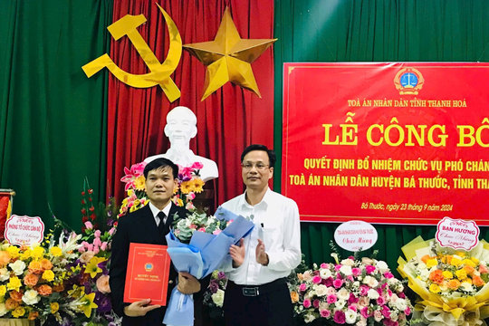Trao Quyết định bổ nhiệm chức vụ Phó Chánh án TAND huyện Bá Thước