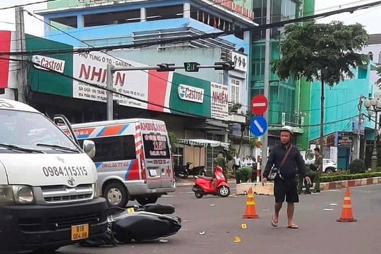 Xe cứu hỏa va chạm với xe máy khiến một người tử vong