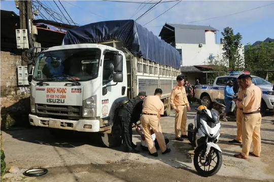 Truy đuổi, khống chế tài xế có nồng độ cồn kịch khung