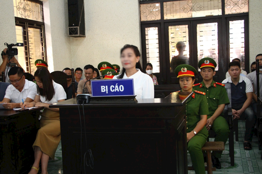 Vào tù vì đe dọa, cưỡng đoạt tài sản của cán bộ đăng ký đất đai