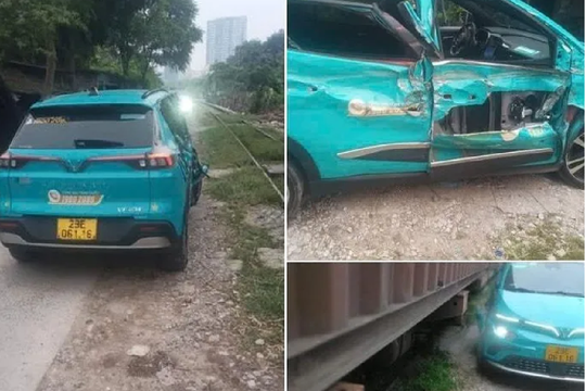 Taxi bất ngờ gặp sự cố cạnh đường ray, bị tàu hỏa tông trúng