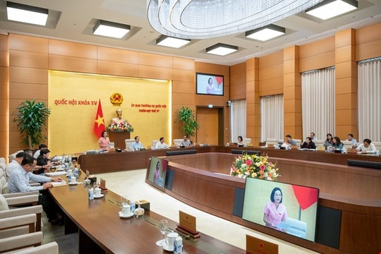Làm rõ đặc thù chính sách dành cho nhà giáo