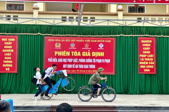 Phiên tòa giả định phổ biến, giáo dục pháp luật về vi phạm quy định ATGT