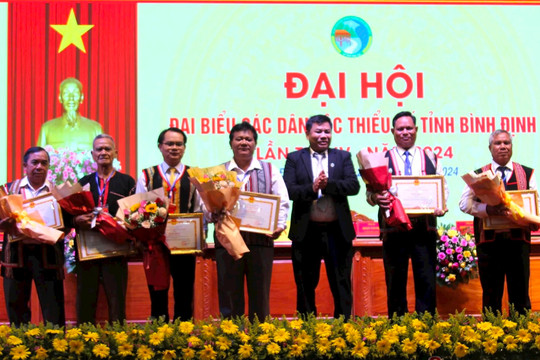 Bí thư Bình Định yêu cầu phát triển đảng viên và vai trò của già làng, trưởng thôn, người có uy tín