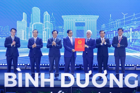 Thủ tướng đề nghị Bình Dương thực hiện ba vấn đề tiên phong