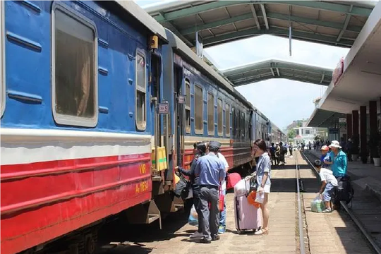 Áp dụng chính sách mới cho vé tàu Tết 2025