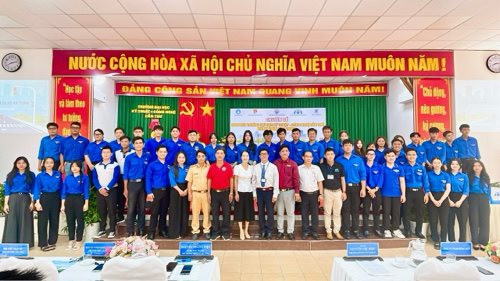 Cần Thơ: Tuyên truyền hướng dẫn kỹ năng tham gia giao thông an toàn cho sinh viên
