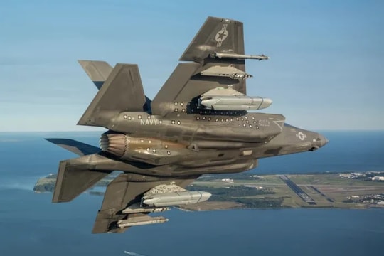 Hoa Kỳ công bố "hình ảnh hiếm" về máy bay chiến đấu tàng hình F-35C
