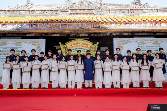 Lễ tuyên dương “Học sinh danh dự toàn trường” năm học 2023-2024