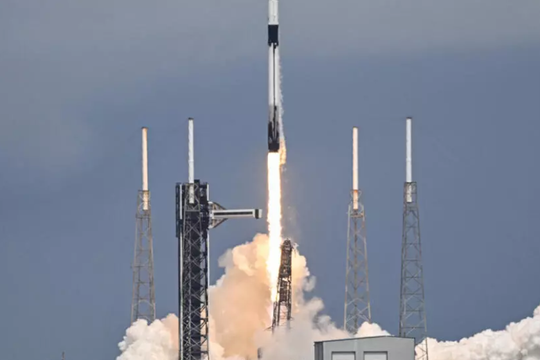 SpaceX phóng tàu vũ trụ giải cứu 2 phi hành gia NASA