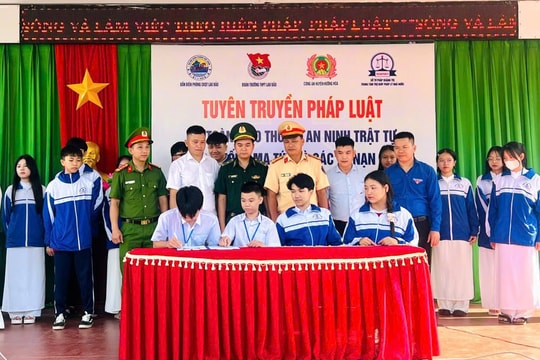 Tuyên truyền phòng, chống ma túy, an toàn giao thông và các tệ nạn xã hội cho các em học sinh