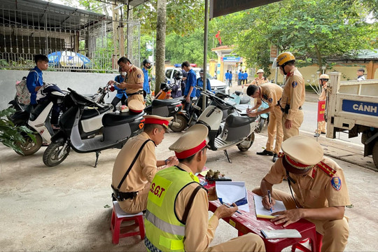 Ra quân cao điểm bảo đảm trật tự, an toàn giao thông cho lứa tuổi học sinh