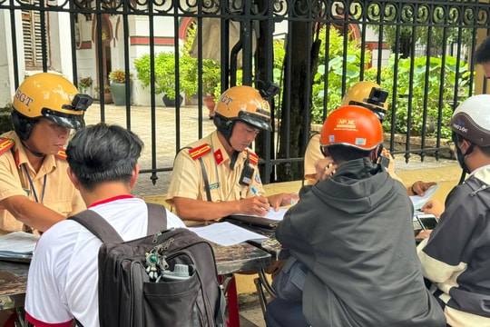 TP.HCM: Đồng loạt ra quân đảm bảo trật tự an toàn giao thông cho học sinh